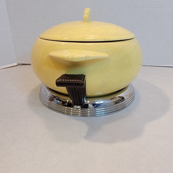 Vtg Yellow Caliente Pottery Casserole Metal Trivet Bakelite Handles - Top Issues - Picture 4 of 12